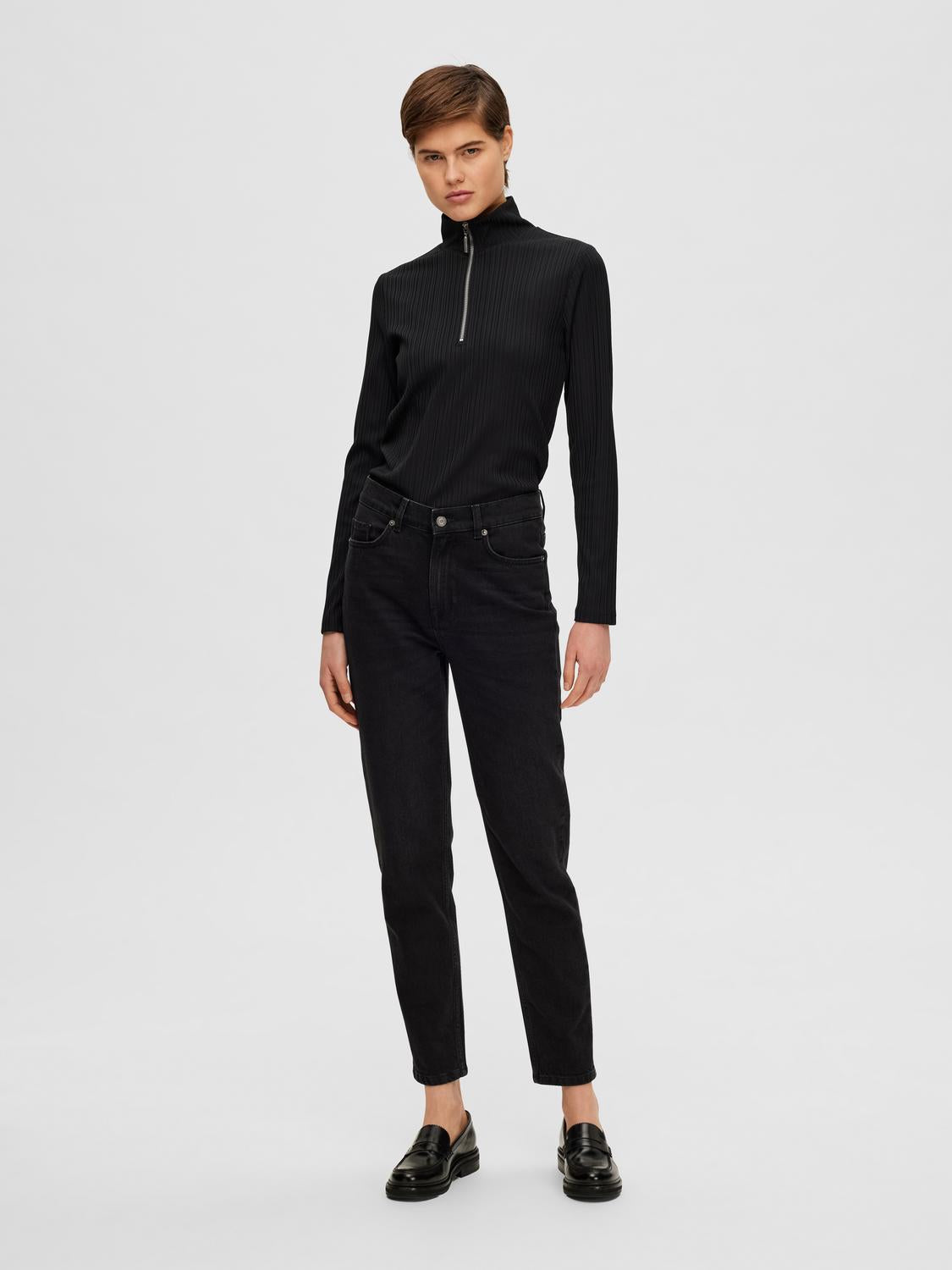 model_shot-front_full